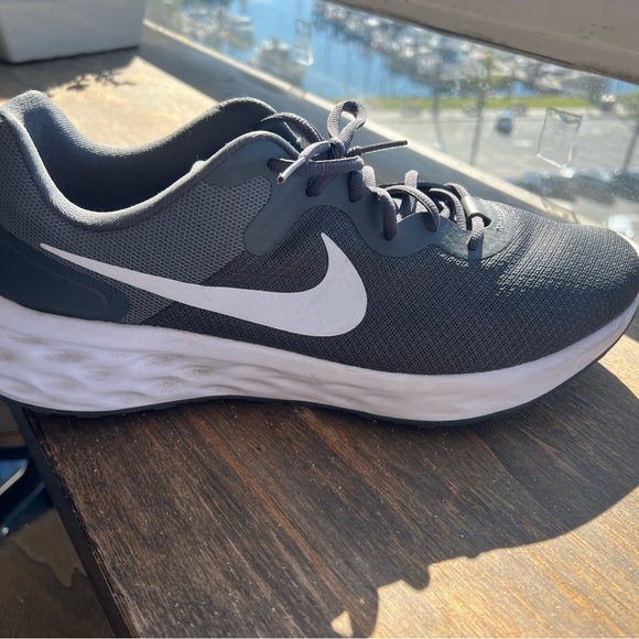 Nike gray revolution Running Shoes - Picture 2 of 4